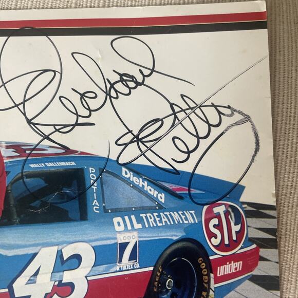 Richard Petty autographed Color Photo - 40th anniversary memorabilia - Picture 3 of 3